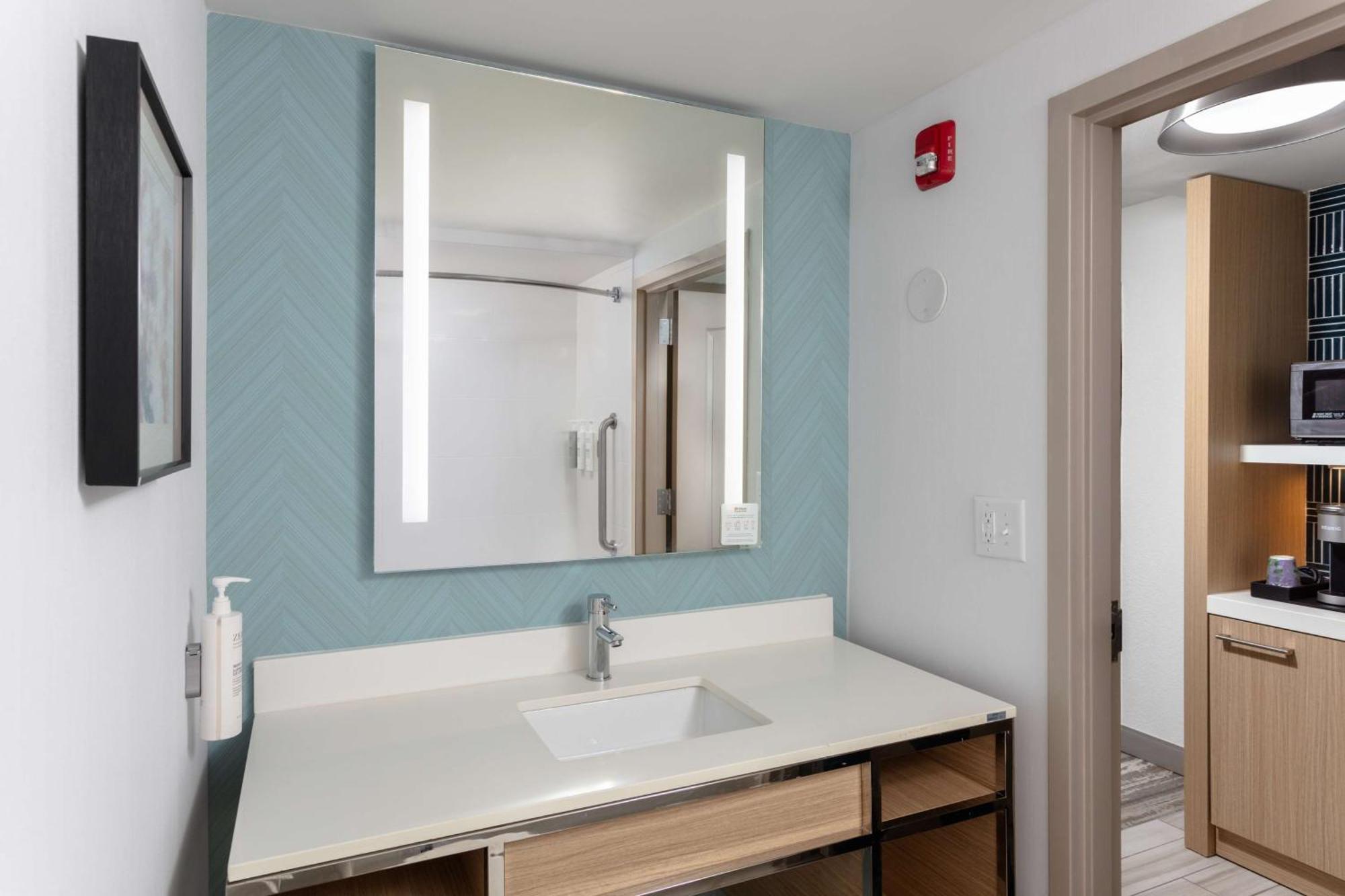 Hilton Garden Inn Columbus Exterior photo