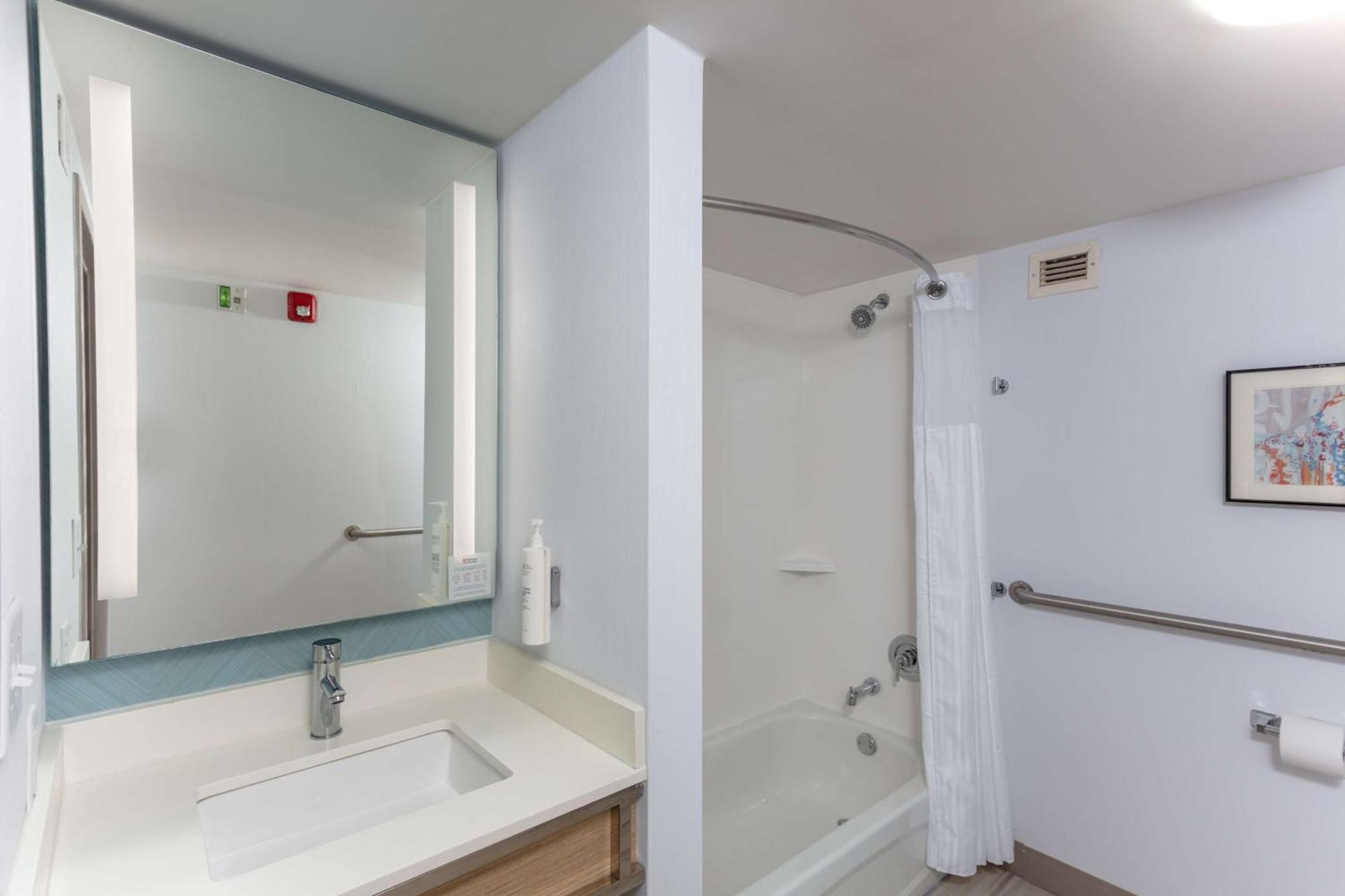 Hilton Garden Inn Columbus Exterior photo